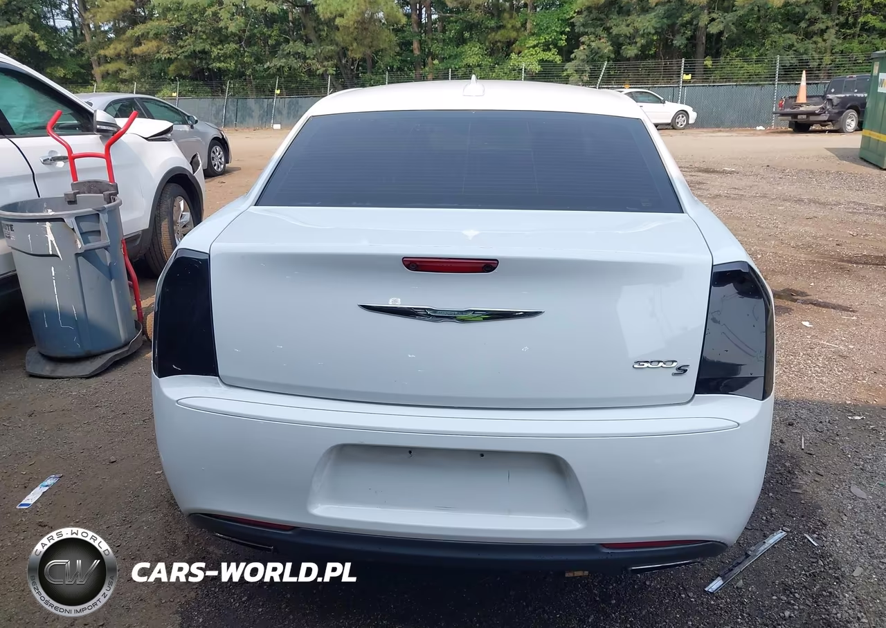 2019 Chrysler 300 VIN:2C3CCABGXKH516129 - 16