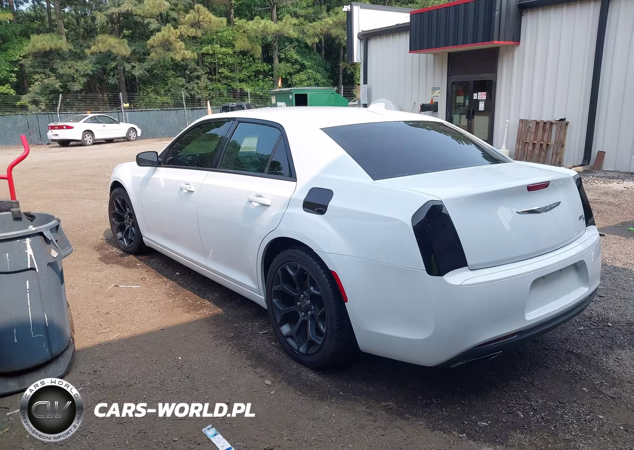 2019 Chrysler 300 VIN:2C3CCABGXKH516129 - 3