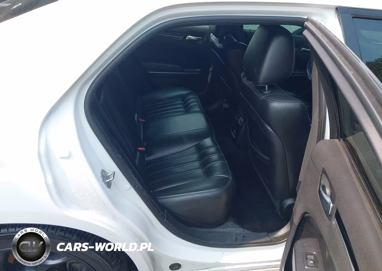 2019 Chrysler 300 VIN:2C3CCABGXKH516129 - 8