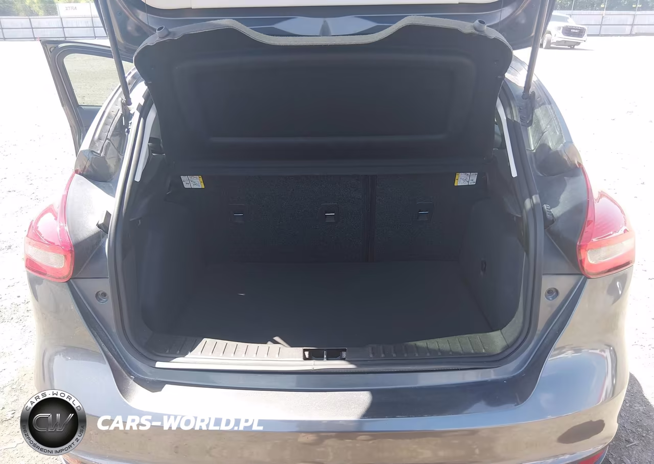 2017 Ford Focus Se VIN:1FADP3K2XHL282712 - 18
