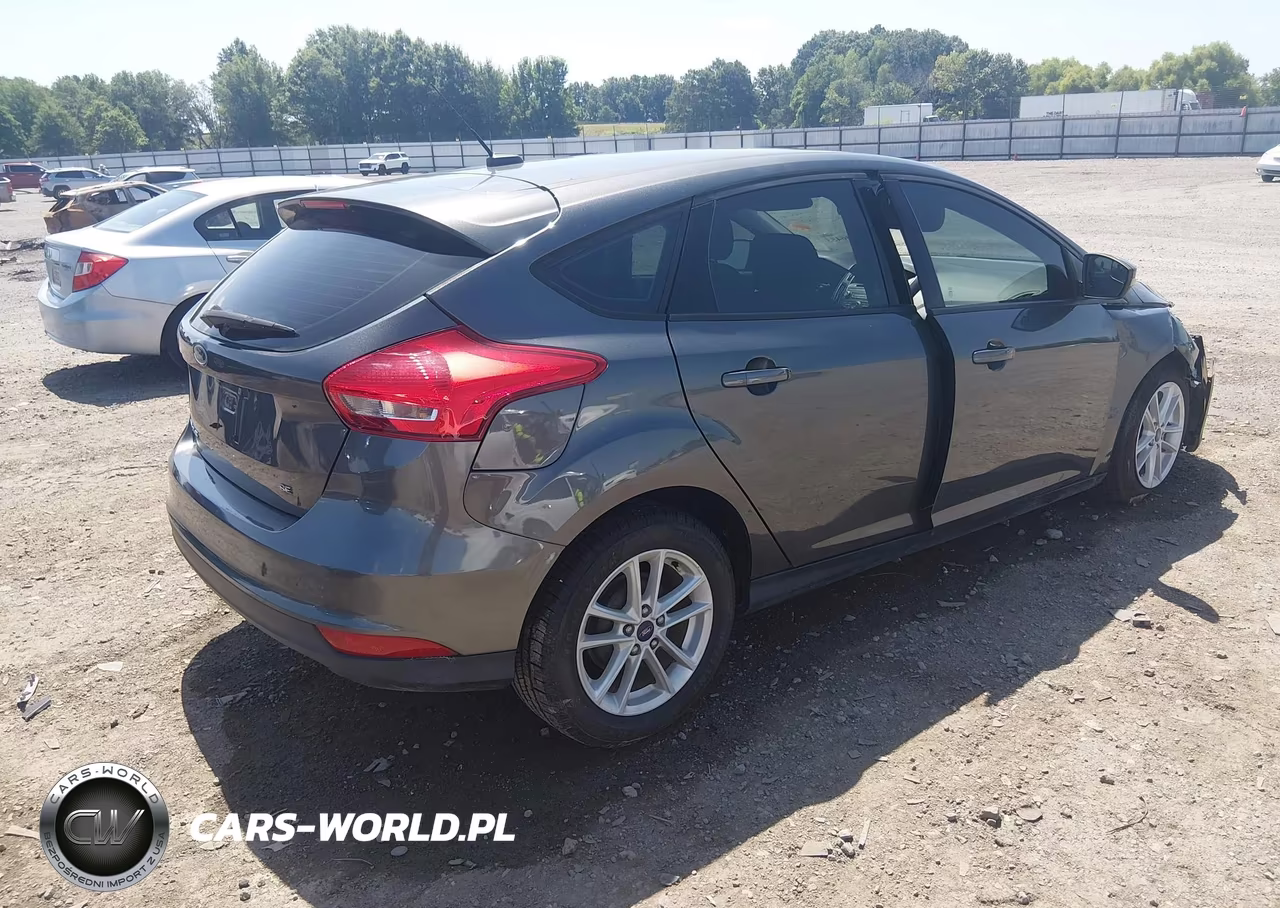 2017 Ford Focus Se VIN:1FADP3K2XHL282712 - 4