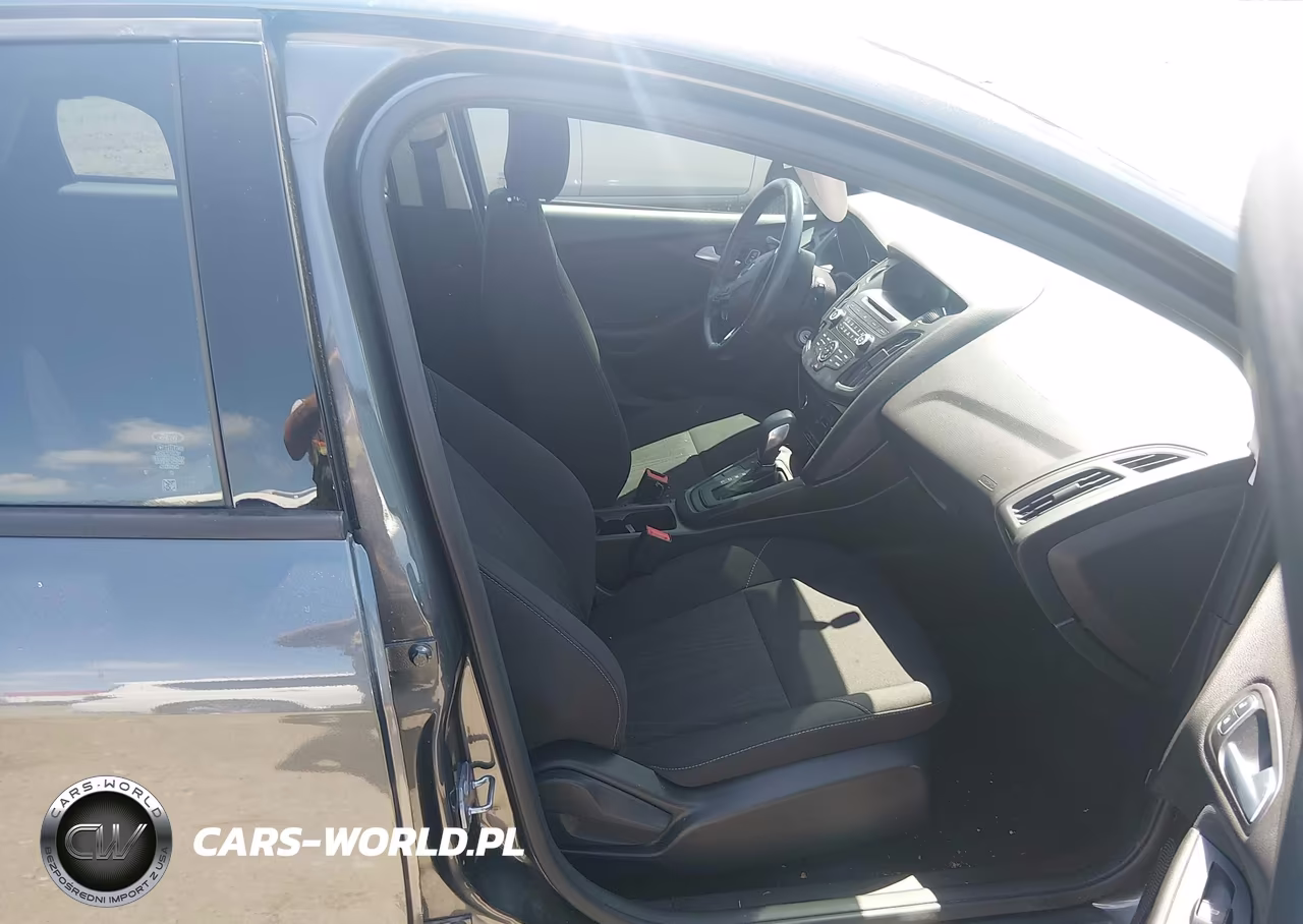 2017 Ford Focus Se VIN:1FADP3K2XHL282712 - 5