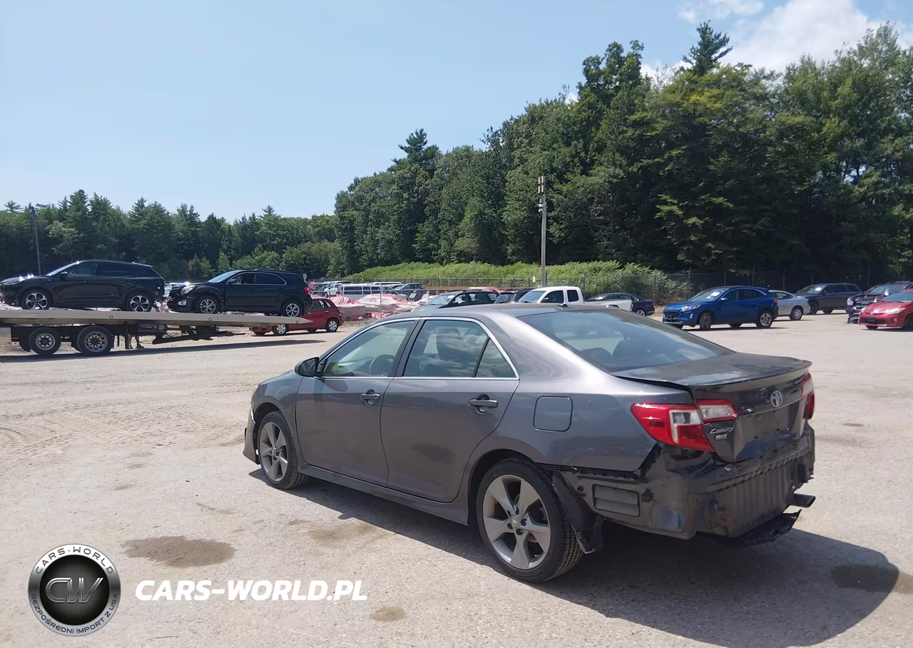 2014 Toyota Camry Se Sport VIN:4T1BF1FK8EU442364 - 3