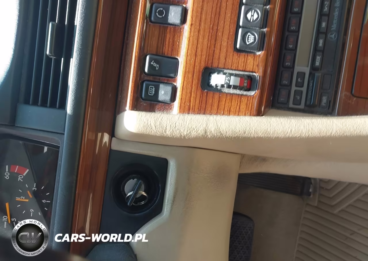 1992 Mercedes-Benz 300 E VIN:WDBEA30E6NB613038 - 11