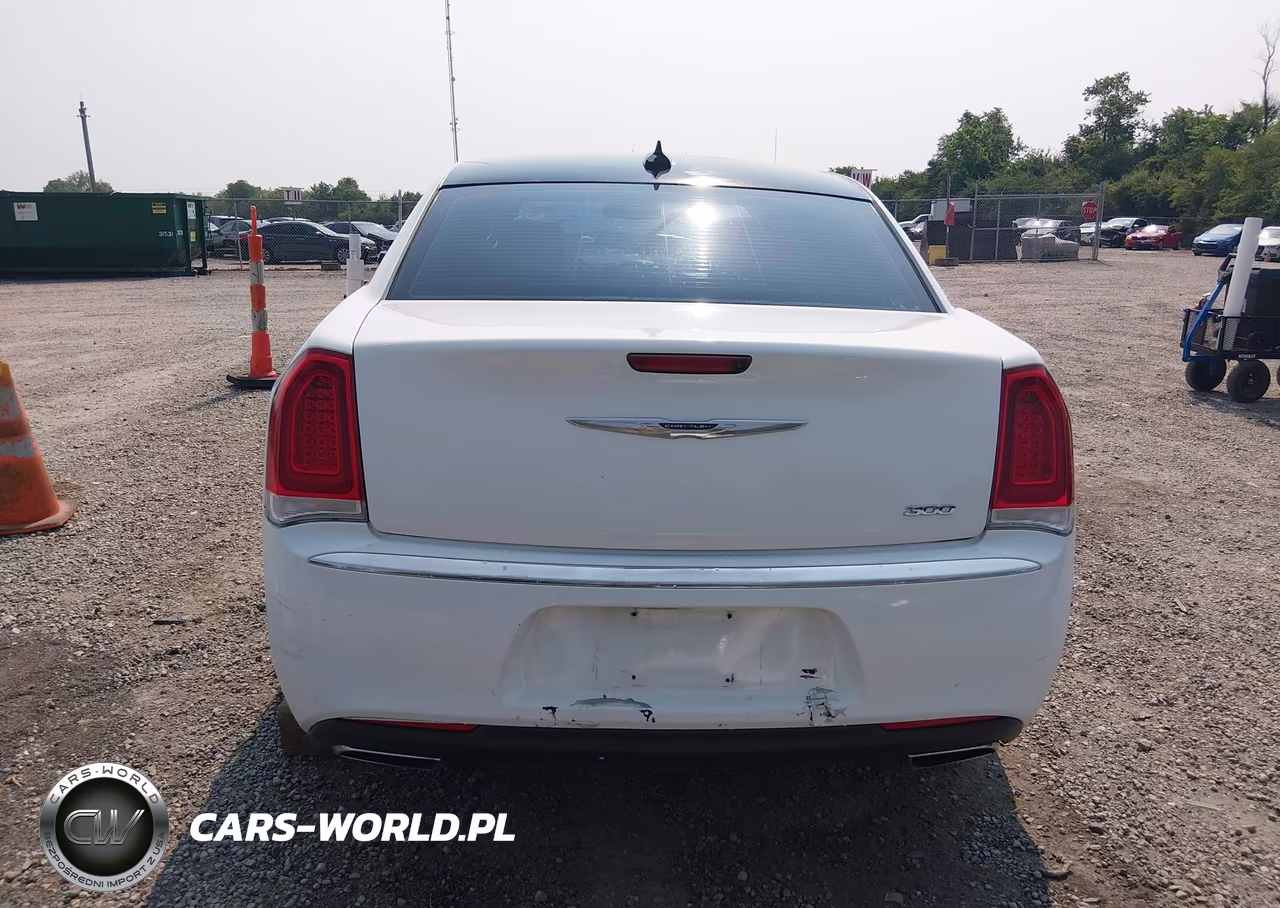 2015 Chrysler 300 Limited VIN:2C3CCAAG3FH872171 - 17