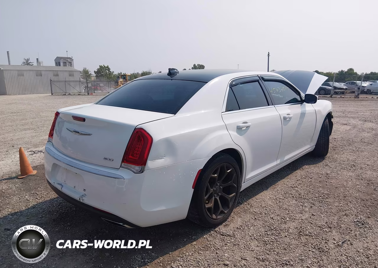 2015 Chrysler 300 Limited VIN:2C3CCAAG3FH872171 - 4