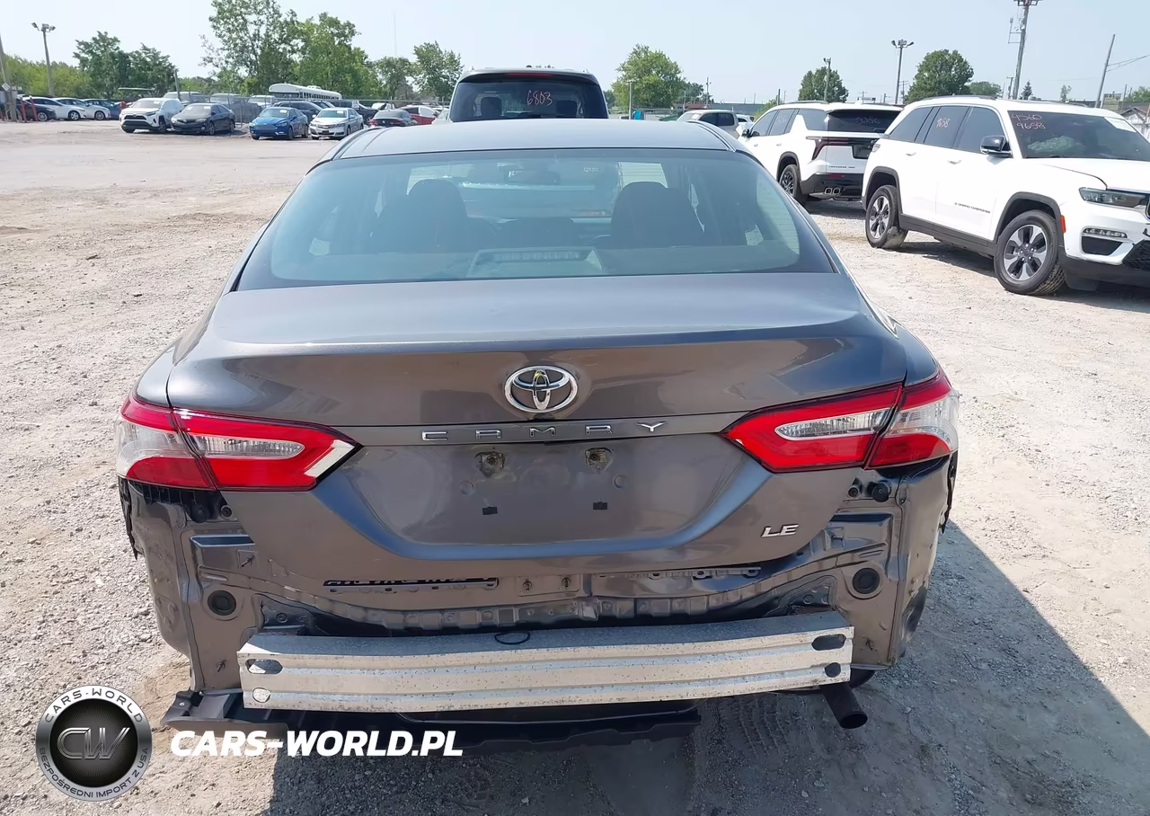 2018 Toyota Camry Le VIN:4T1B11HK7JU145611 - 15