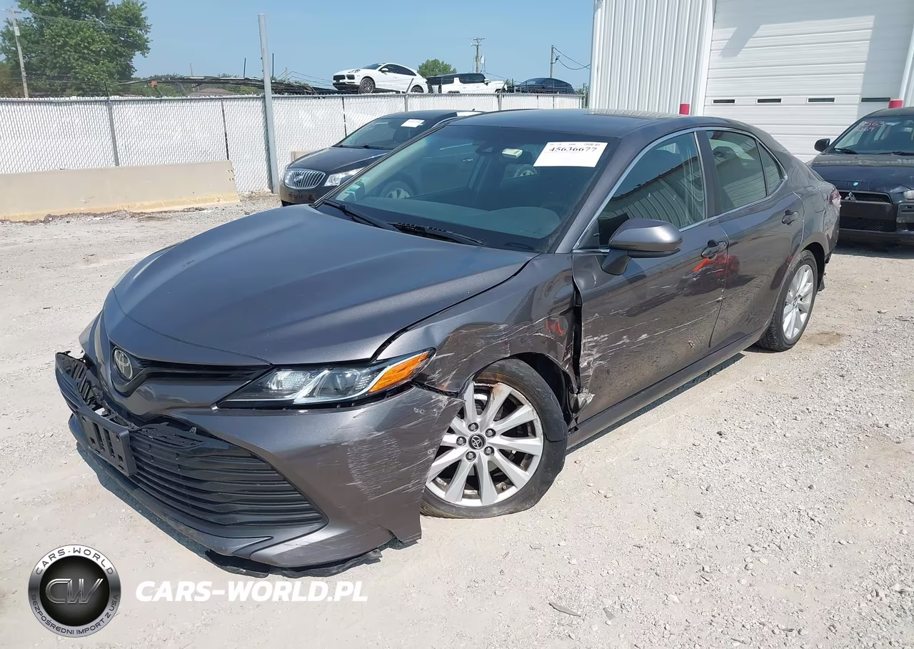 2018 Toyota Camry Le VIN:4T1B11HK7JU145611 - 2