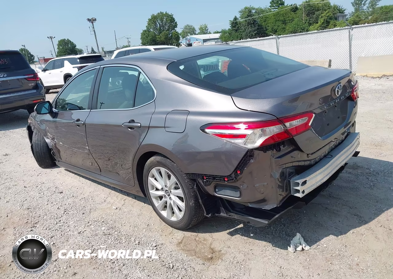 2018 Toyota Camry Le VIN:4T1B11HK7JU145611 - 3