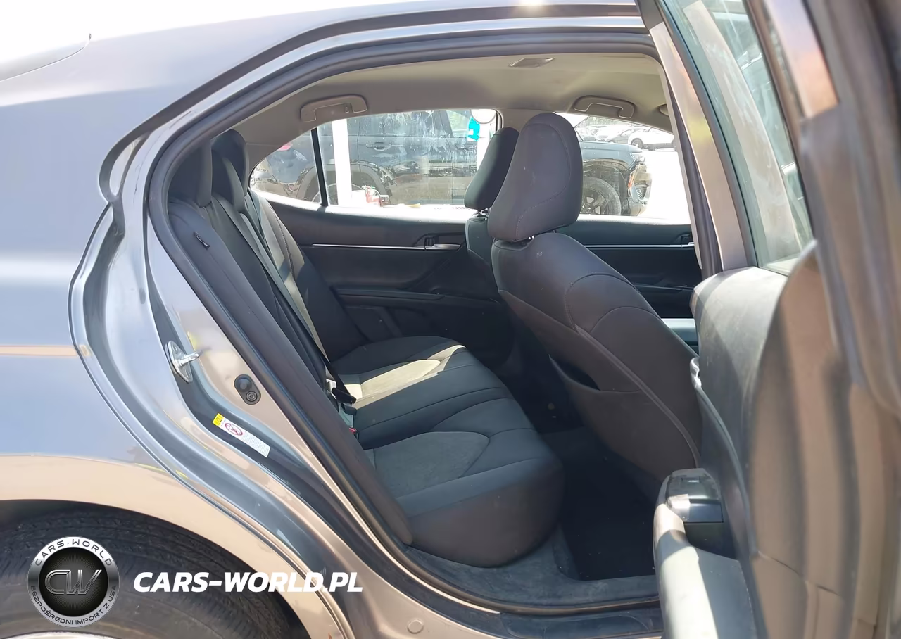 2018 Toyota Camry Le VIN:4T1B11HK7JU145611 - 8