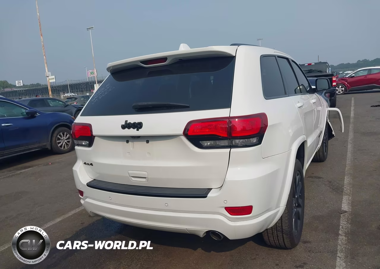 2018 Jeep Grand Cherokee Altitude 4X4 VIN:1C4RJFAG5JC156666 - 16