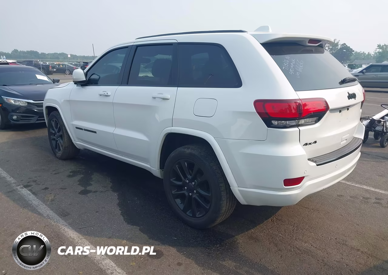 2018 Jeep Grand Cherokee Altitude 4X4 VIN:1C4RJFAG5JC156666 - 3
