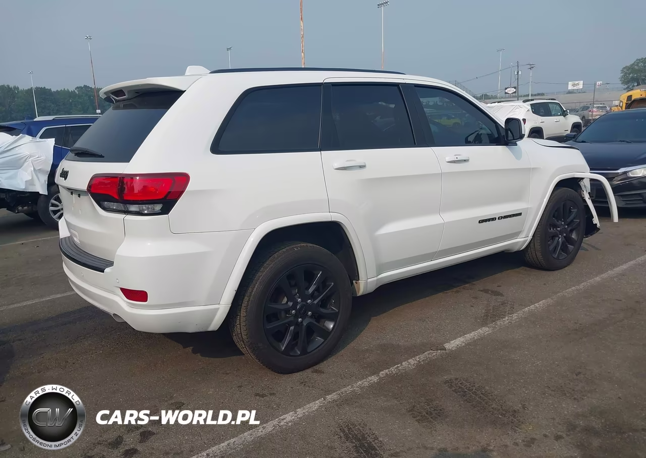 2018 Jeep Grand Cherokee Altitude 4X4 VIN:1C4RJFAG5JC156666 - 4