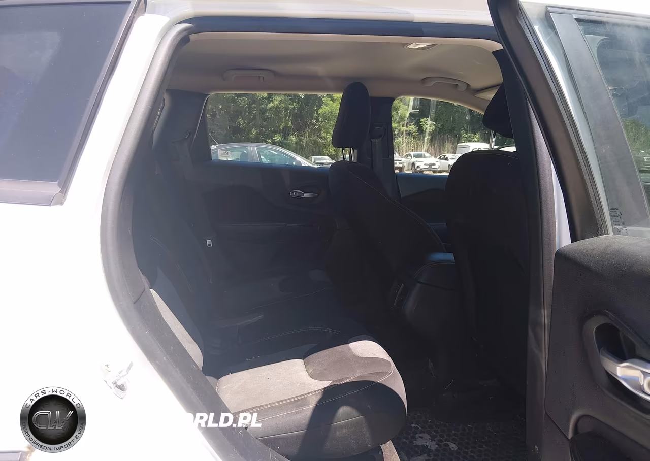 2015 Jeep Cherokee Sport VIN:1C4PJMAB3FW546767 - 8