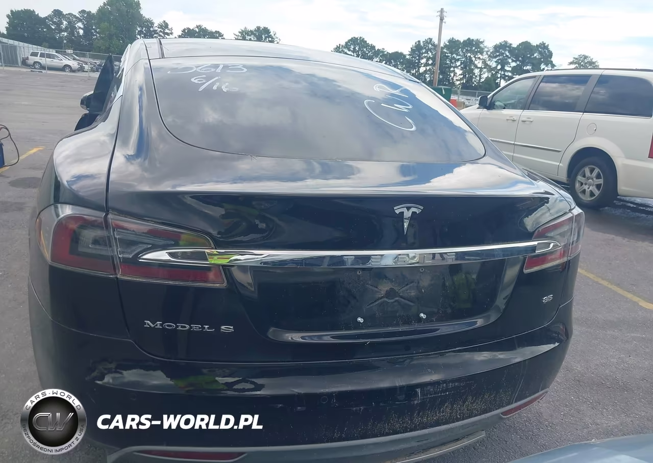 2014 Tesla Model S VIN:5YJSA1H16EFP45613 - 16