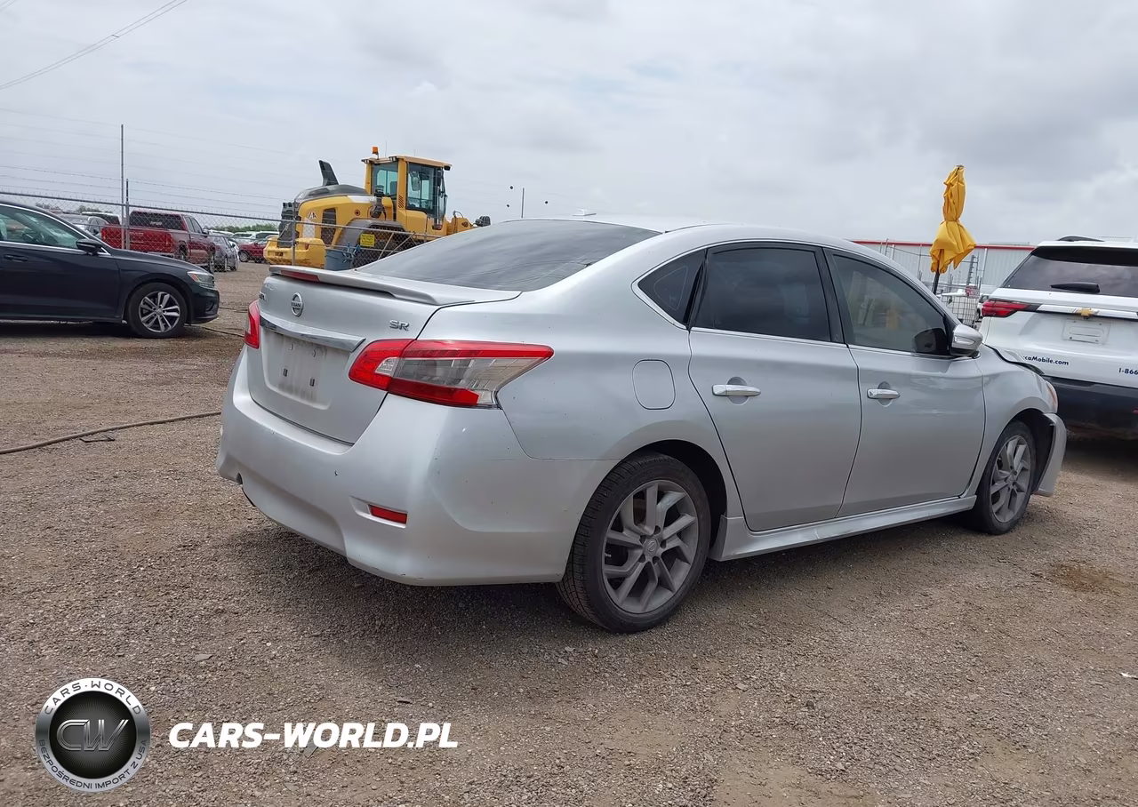 2015 Nissan Sentra Sr VIN:3N1AB7APXFY323993 - 4