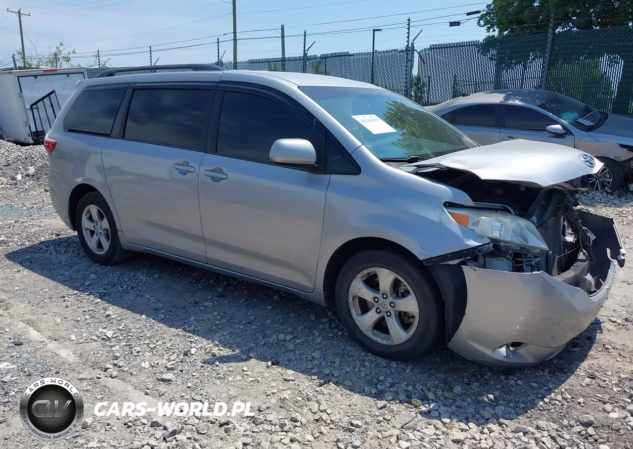 2015 Toyota Sienna Le 8 Passenger