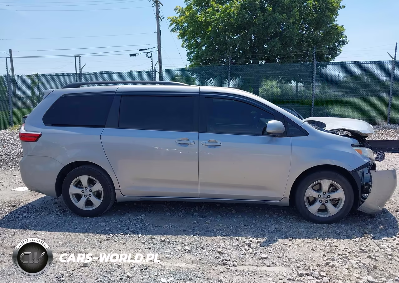 2015 Toyota Sienna Le 8 Passenger VIN:5TDKK3DCXFS565189 - 12