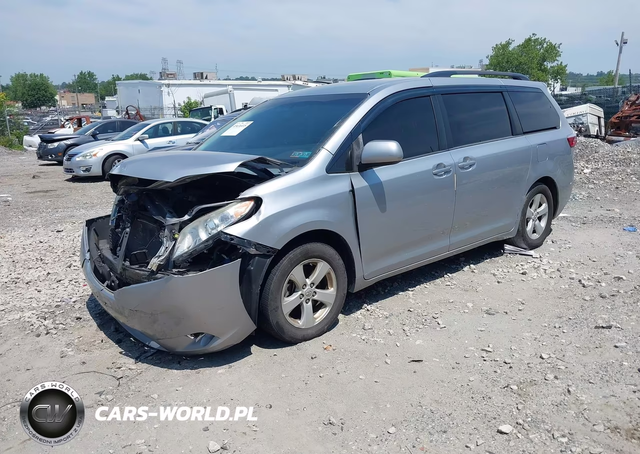 2015 Toyota Sienna Le 8 Passenger VIN:5TDKK3DCXFS565189 - 2