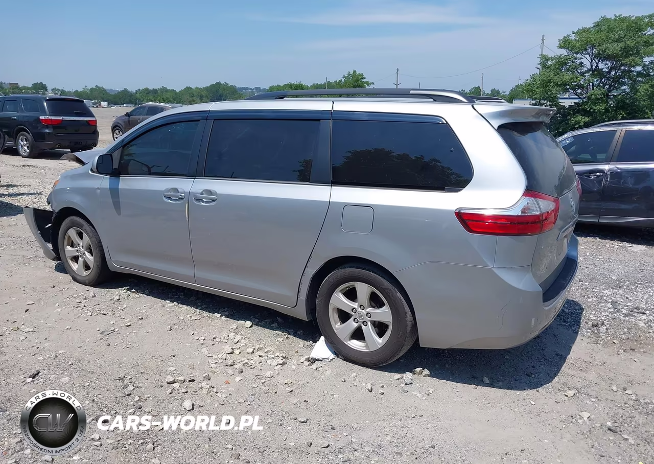 2015 Toyota Sienna Le 8 Passenger VIN:5TDKK3DCXFS565189 - 3