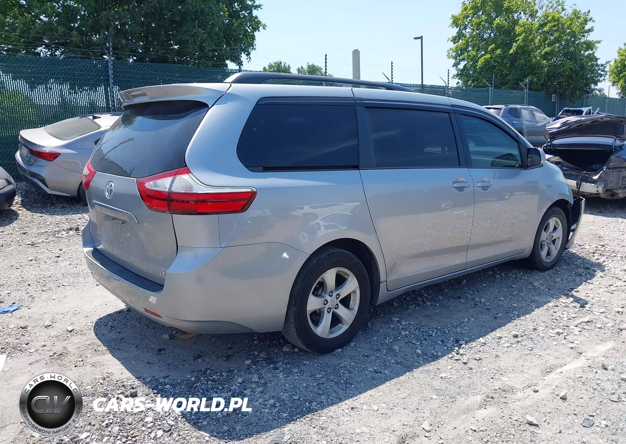 2015 Toyota Sienna Le 8 Passenger VIN:5TDKK3DCXFS565189 - 4