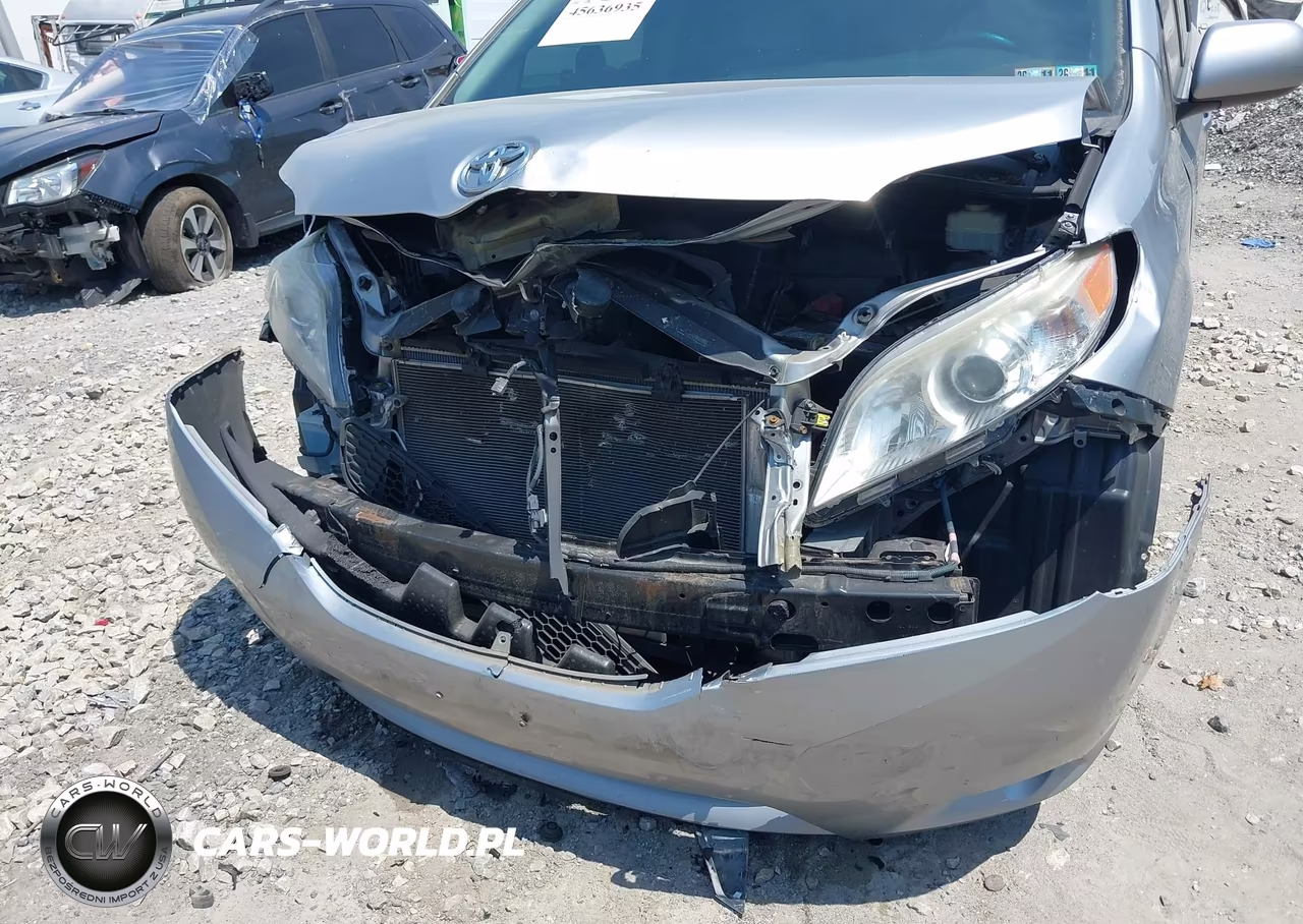 2015 Toyota Sienna Le 8 Passenger VIN:5TDKK3DCXFS565189 - 6