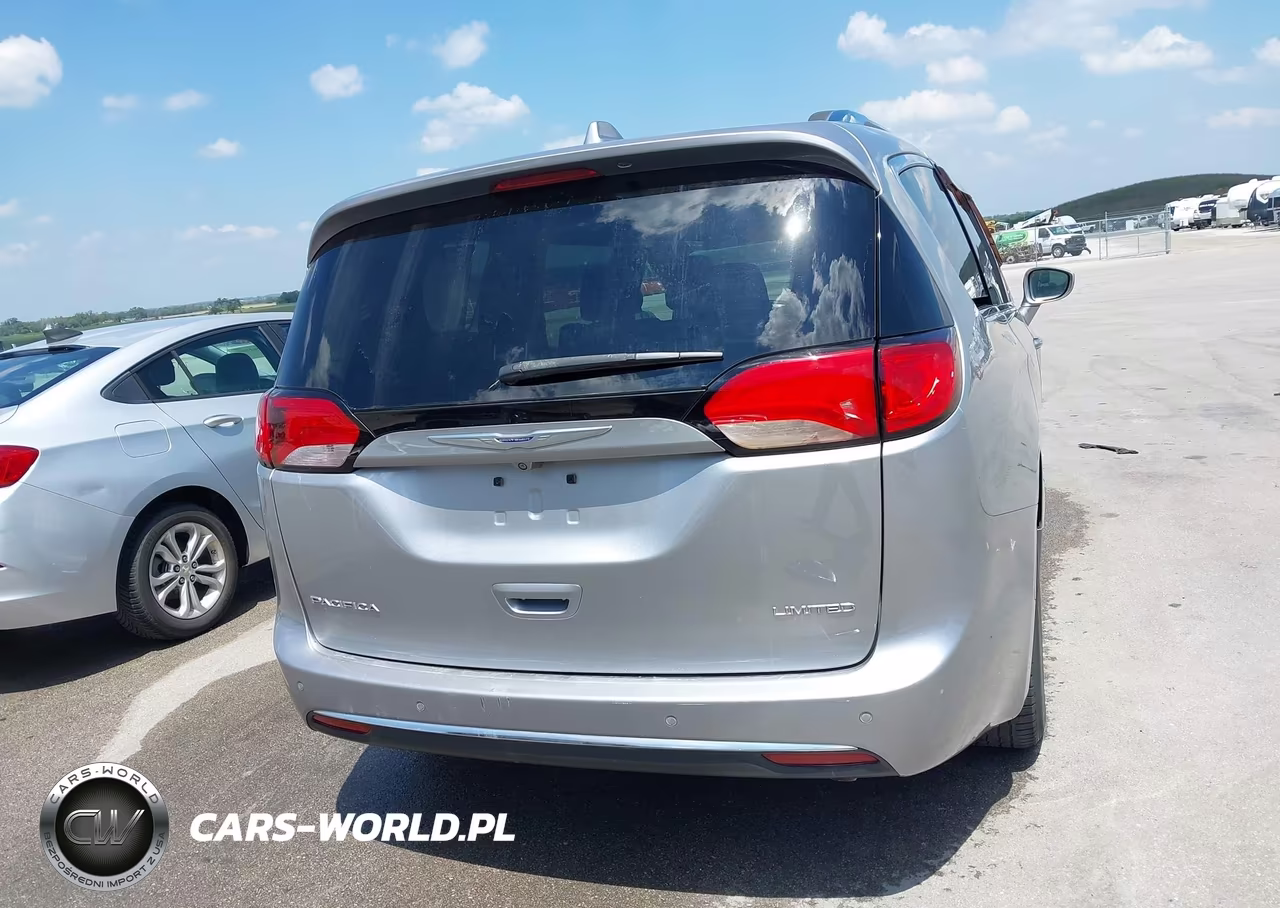 2017 Chrysler Pacifica Limited VIN:2C4RC1GG9HR747928 - 17