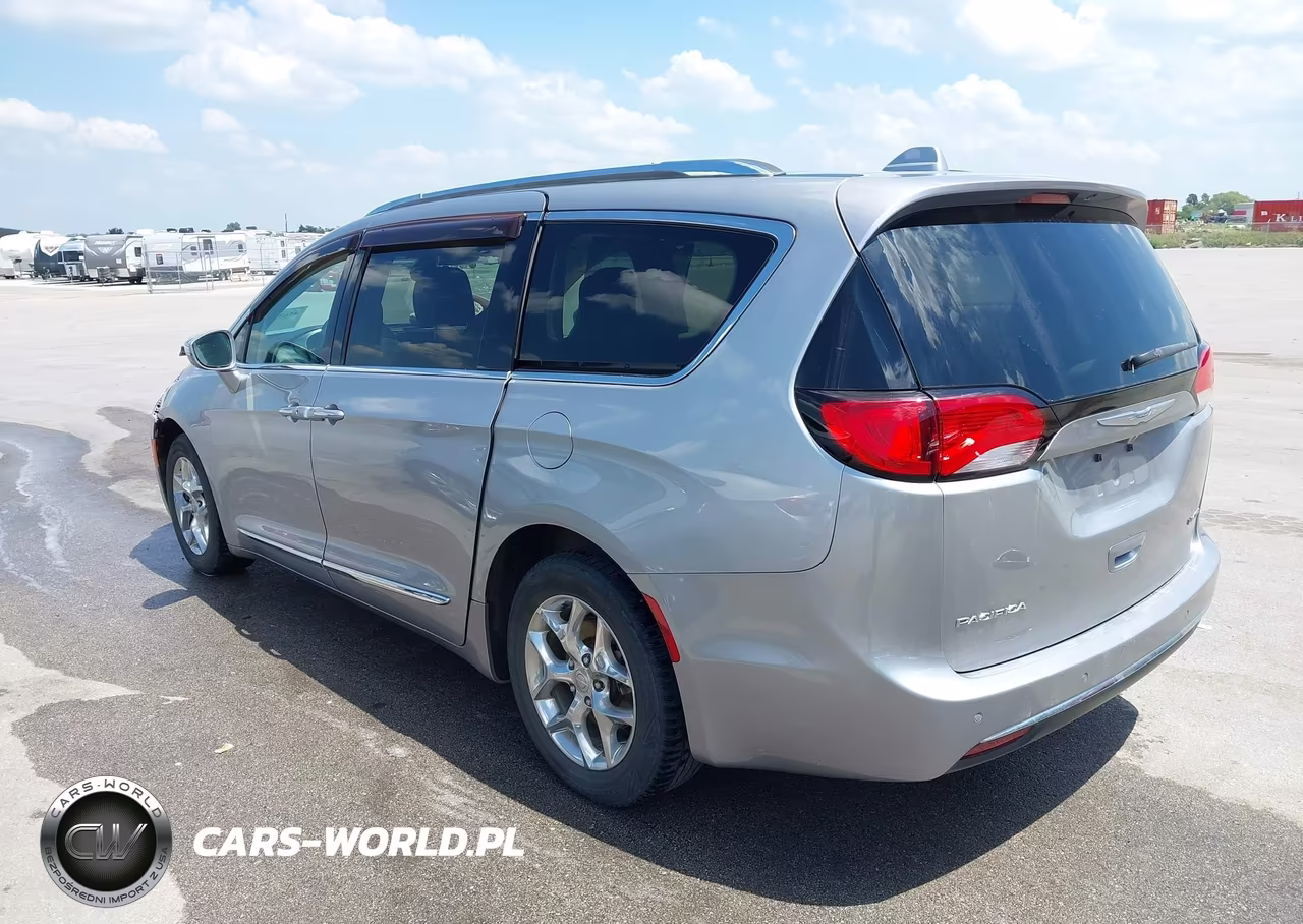 2017 Chrysler Pacifica Limited VIN:2C4RC1GG9HR747928 - 3