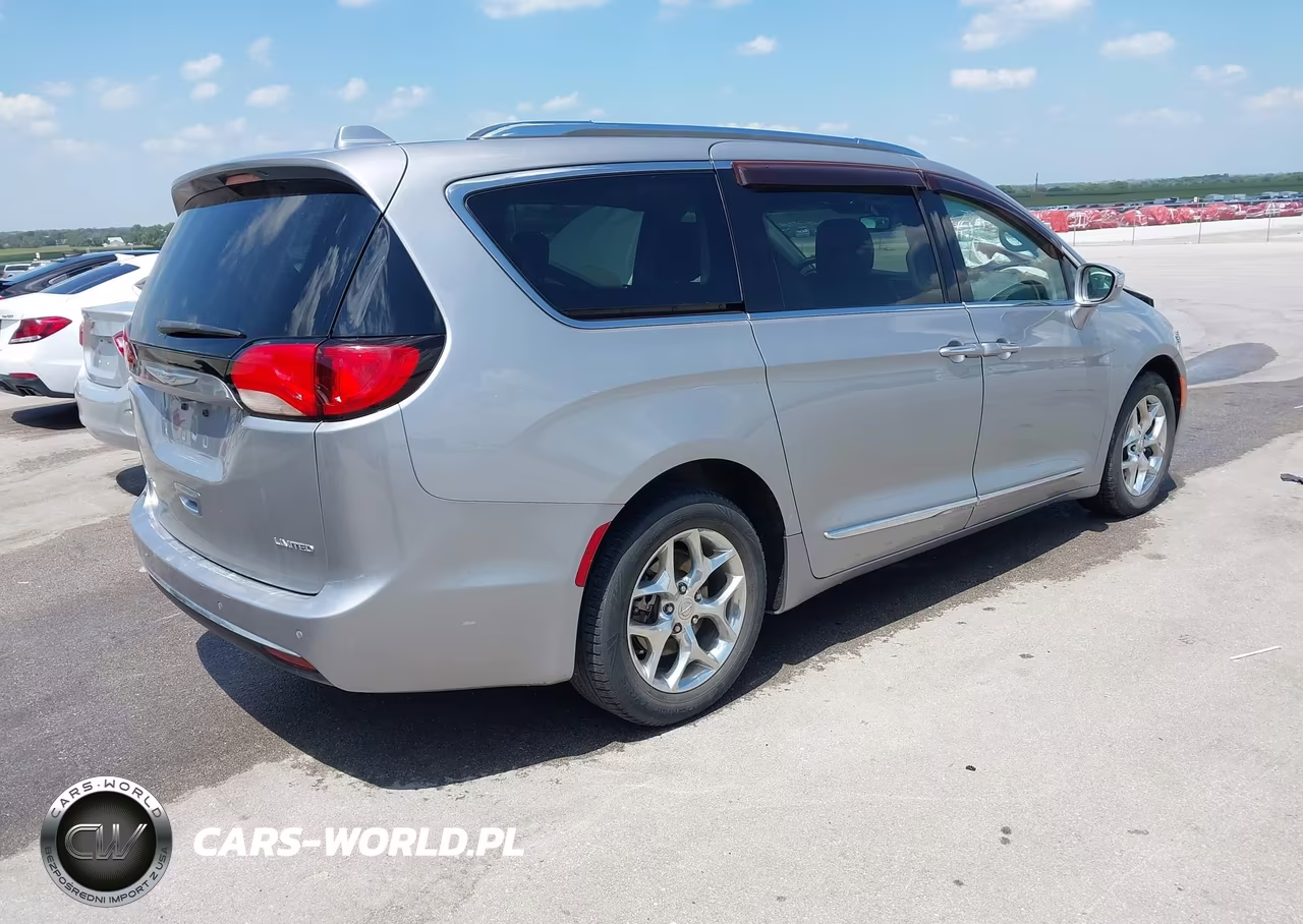 2017 Chrysler Pacifica Limited VIN:2C4RC1GG9HR747928 - 4