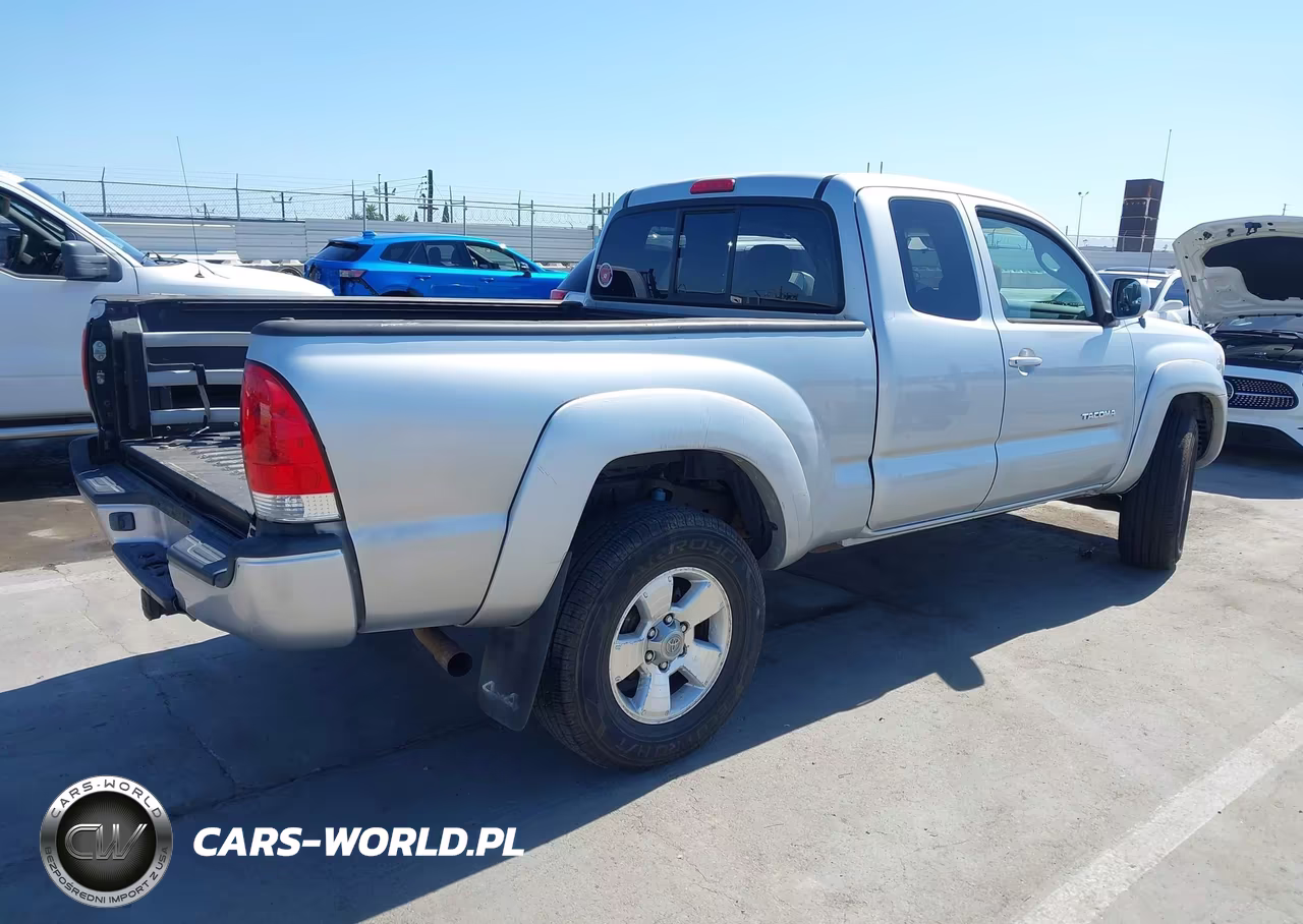2005 Toyota Tacoma Base V6 VIN:5TEUU42N45Z102883 - 4