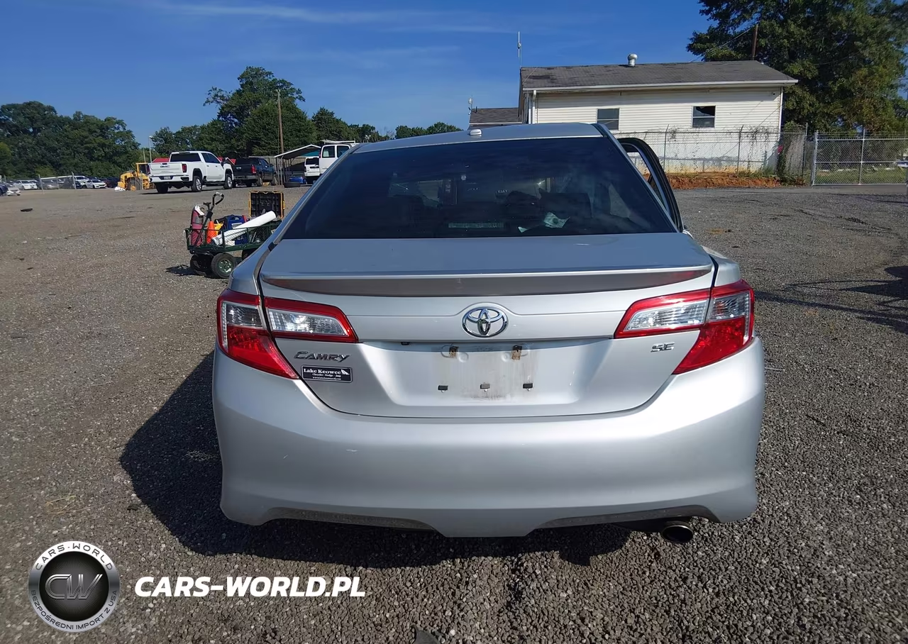 2014 Toyota Camry Se VIN:4T1BF1FK2EU832408 - 17