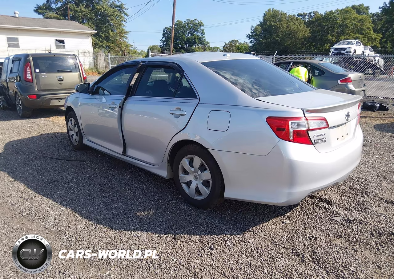 2014 Toyota Camry Se VIN:4T1BF1FK2EU832408 - 3