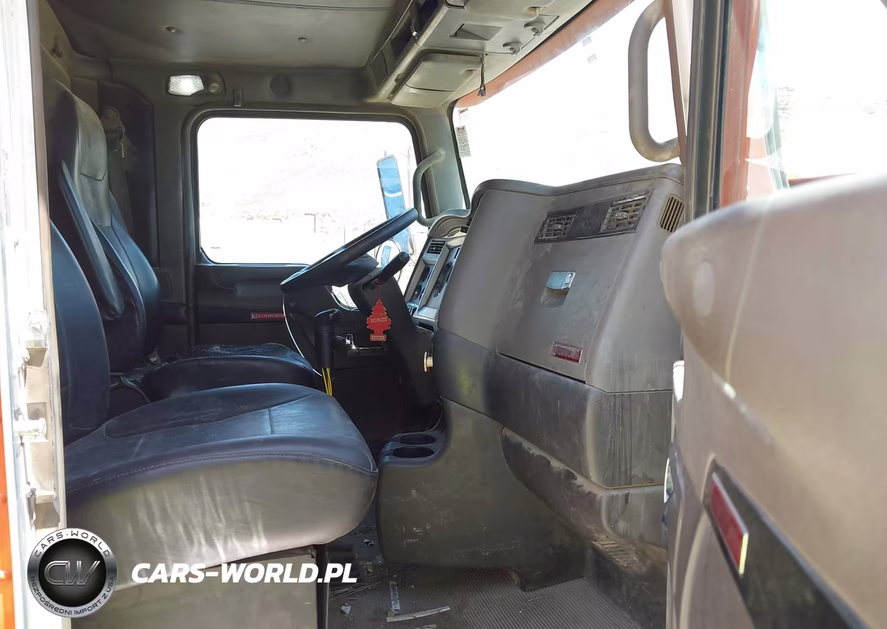 2012 Kenworth Construction T800 VIN:1XKDD49X2CJ330383 - 7