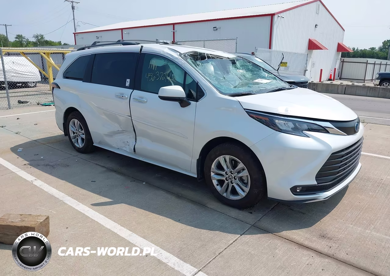 2025 Toyota Sienna Xle