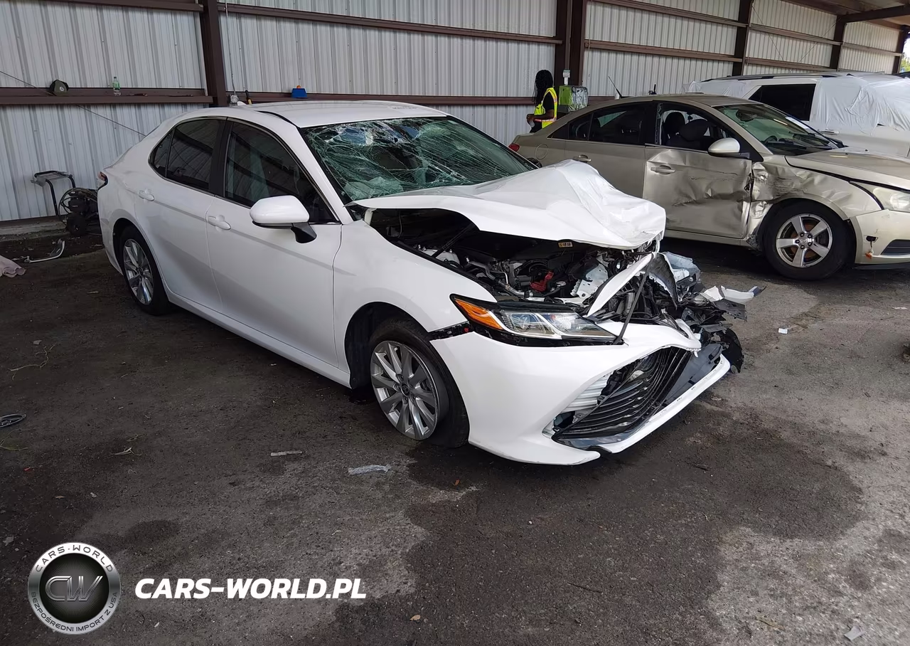 2020 Toyota Camry Le – zdjęcie 1 z 16