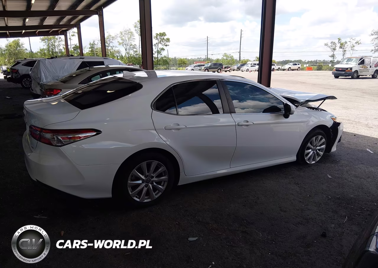 2020 Toyota Camry Le VIN:4T1C11AK2LU390771 - 13