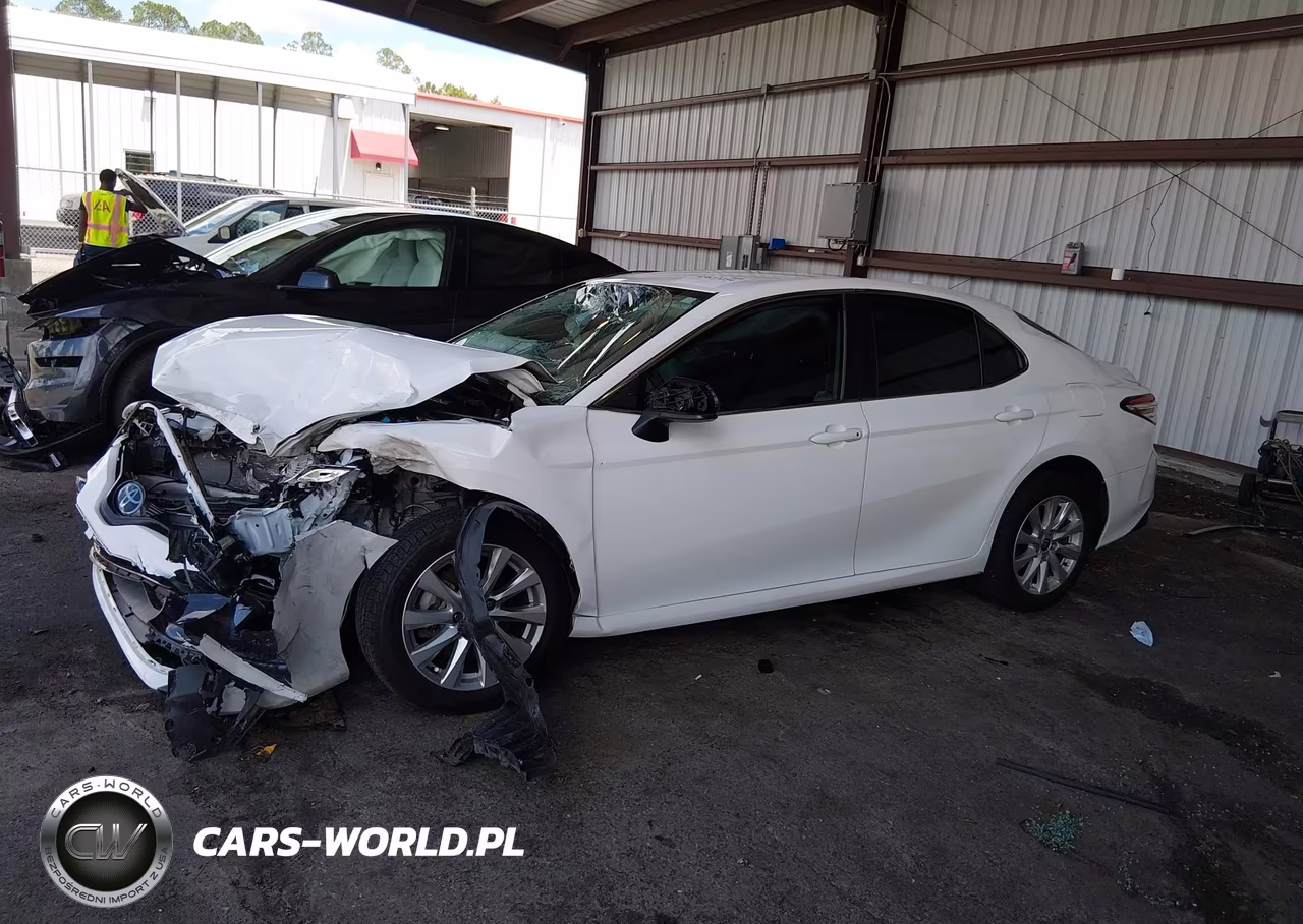2020 Toyota Camry Le VIN:4T1C11AK2LU390771 - 14
