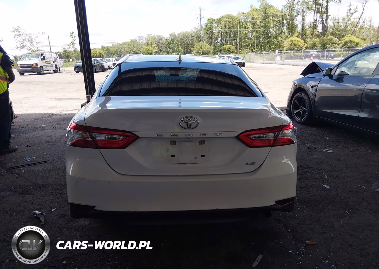 2020 Toyota Camry Le VIN:4T1C11AK2LU390771 - 16