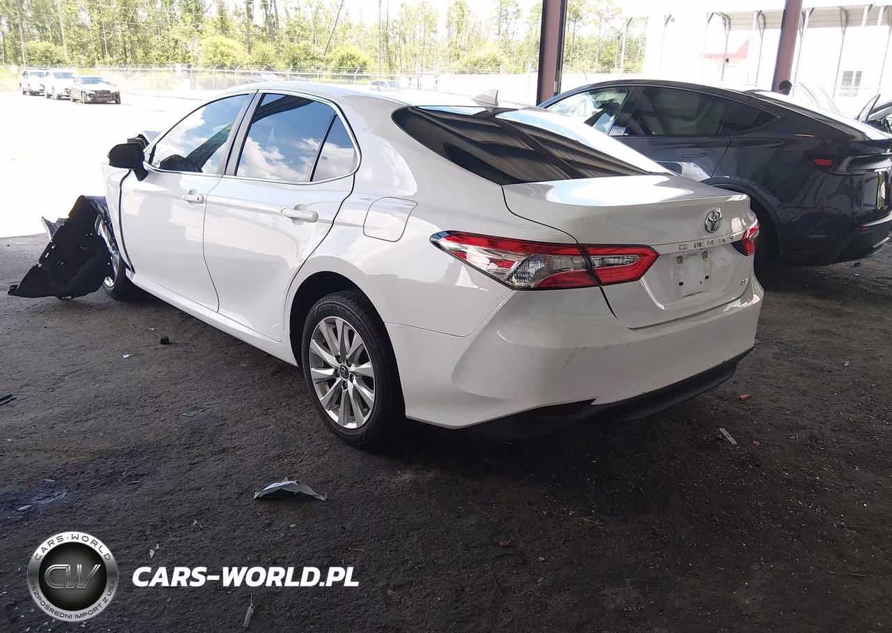 2020 Toyota Camry Le VIN:4T1C11AK2LU390771 - 3