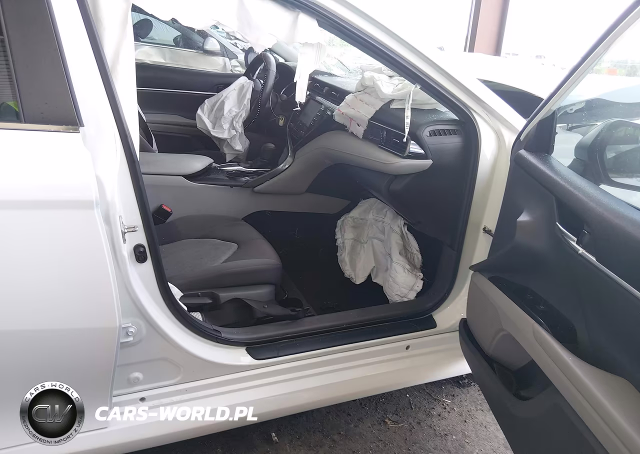 2020 Toyota Camry Le VIN:4T1C11AK2LU390771 - 5