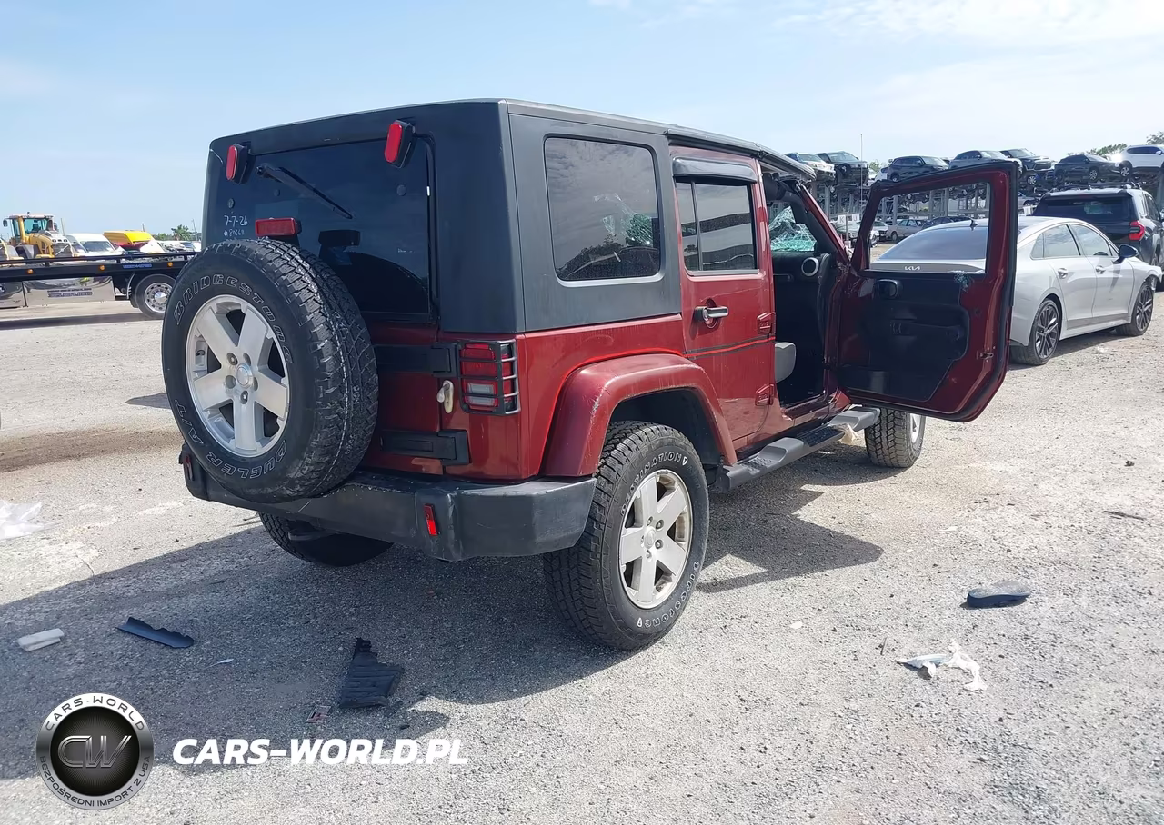2008 Jeep Wrangler Unlimited Sahara VIN:1J4GA59158L532465 - 4