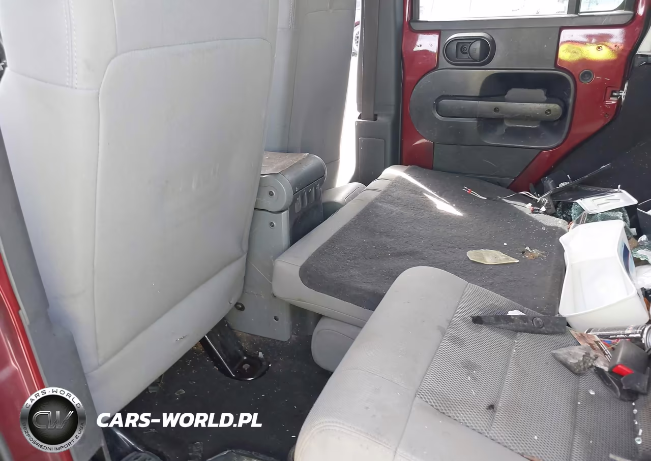 2008 Jeep Wrangler Unlimited Sahara VIN:1J4GA59158L532465 - 8