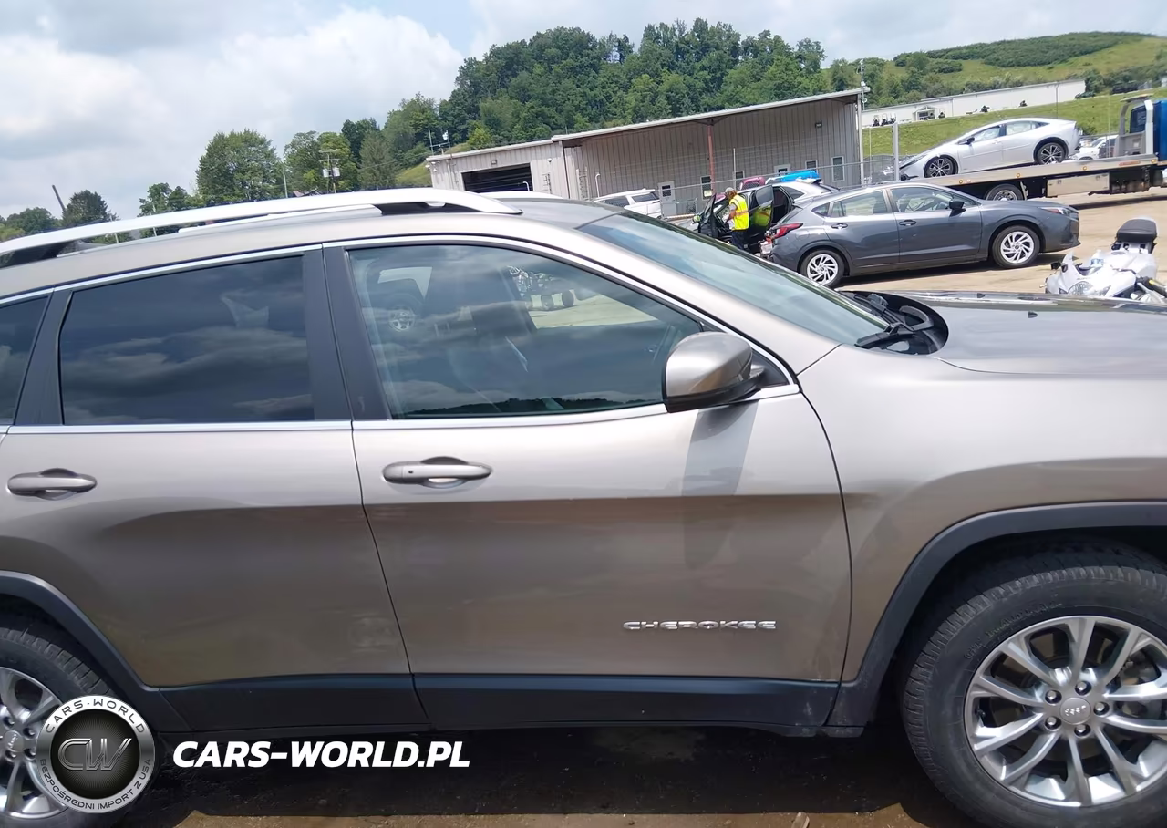 2019 Jeep Cherokee Latitude Plus 4X4 VIN:1C4PJMLB0KD105357 - 13