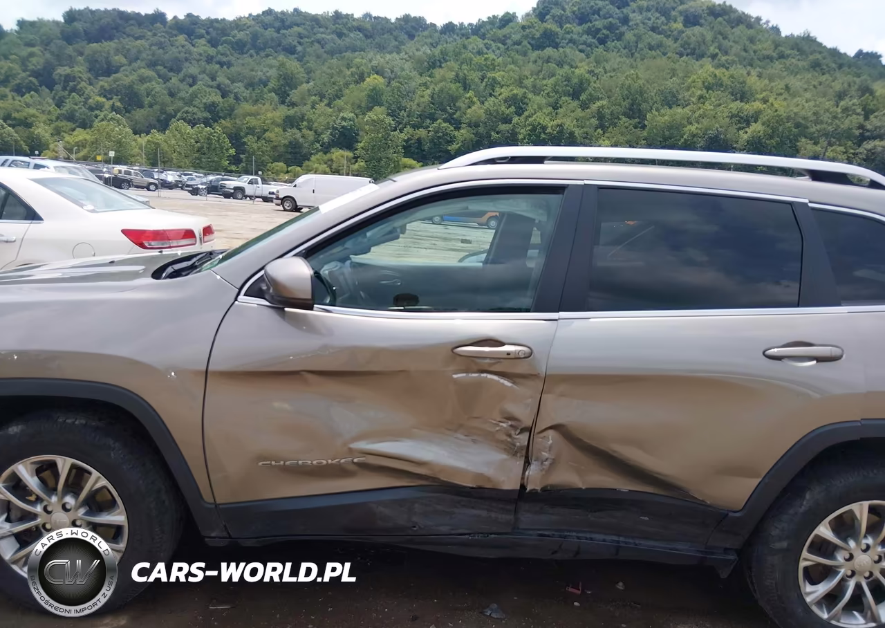 2019 Jeep Cherokee Latitude Plus 4X4 VIN:1C4PJMLB0KD105357 - 14