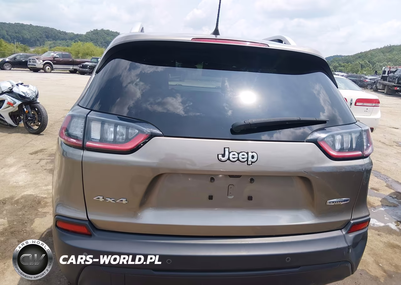 2019 Jeep Cherokee Latitude Plus 4X4 VIN:1C4PJMLB0KD105357 - 16