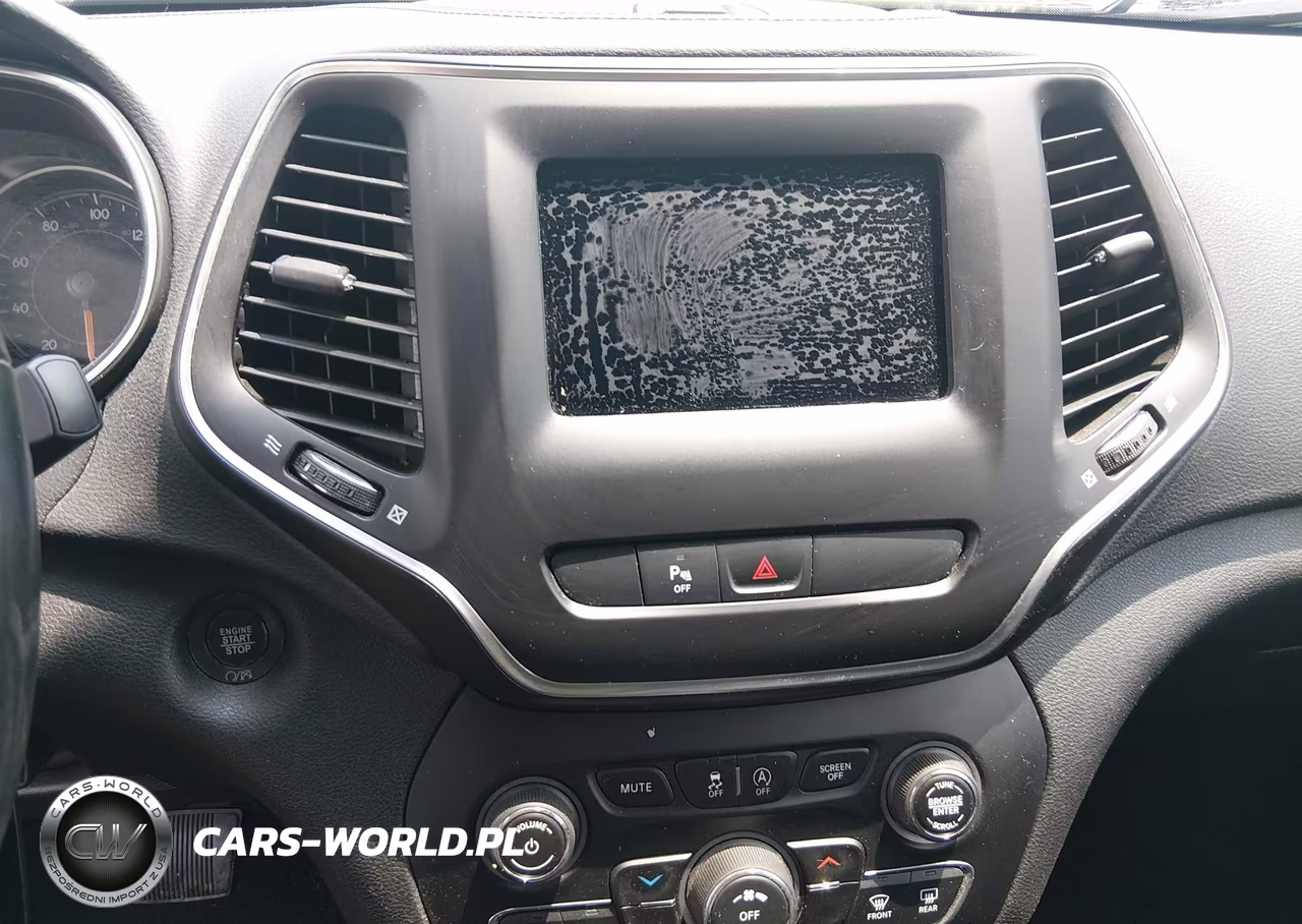2019 Jeep Cherokee Latitude Plus 4X4 VIN:1C4PJMLB0KD105357 - 18
