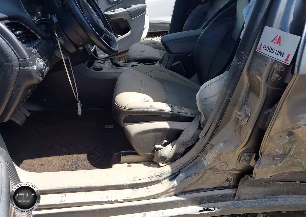 2019 Jeep Cherokee Latitude Plus 4X4 VIN:1C4PJMLB0KD105357 - 19