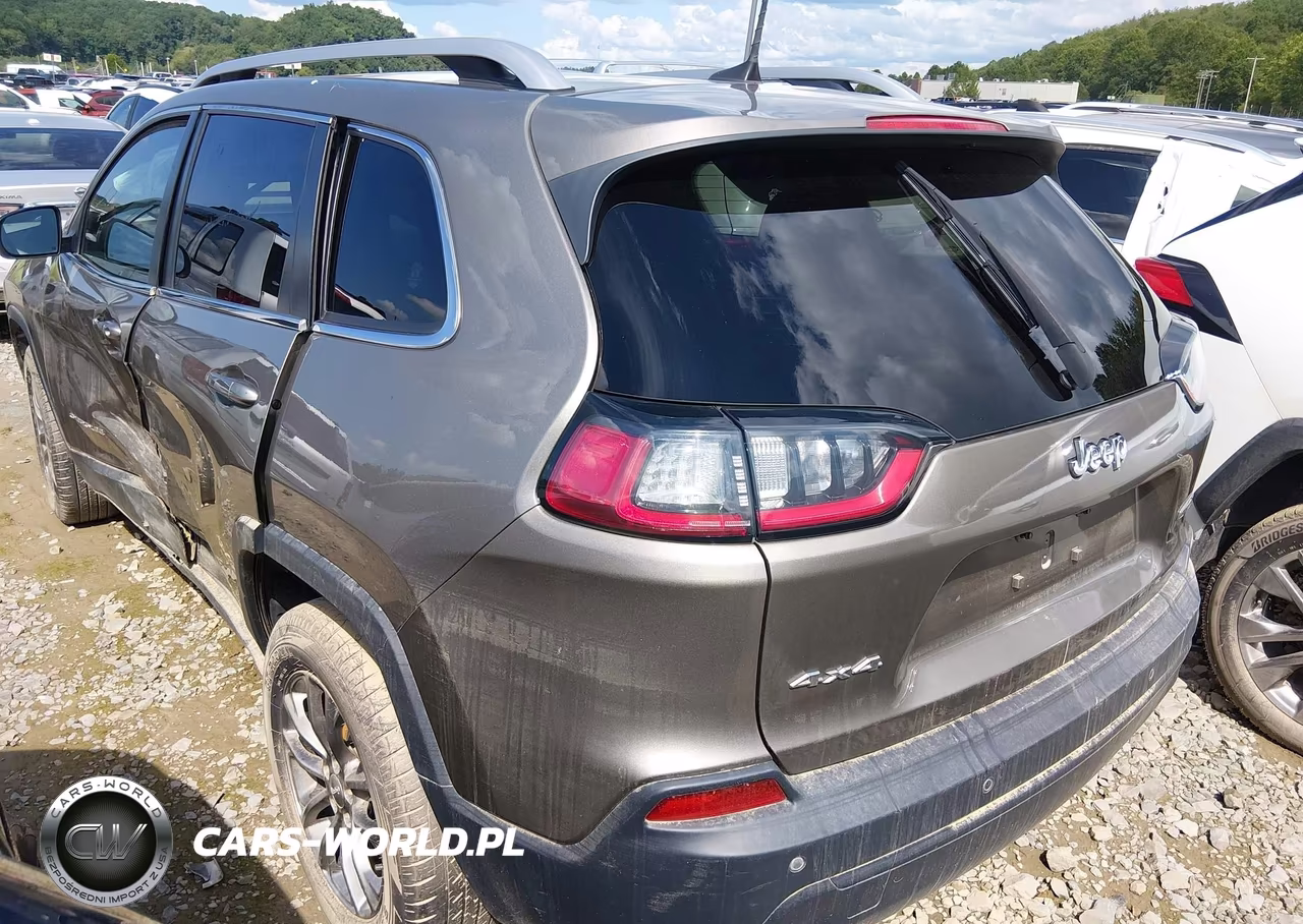 2019 Jeep Cherokee Latitude Plus 4X4 VIN:1C4PJMLB0KD105357 - 3