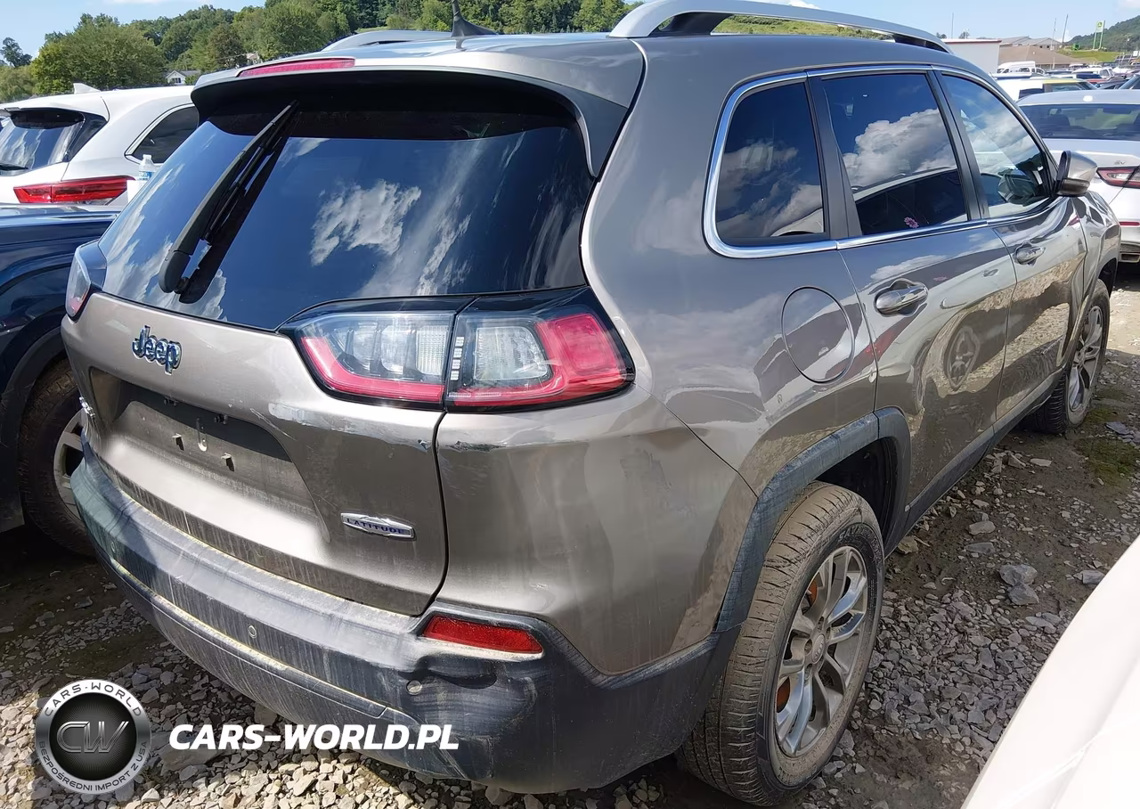 2019 Jeep Cherokee Latitude Plus 4X4 VIN:1C4PJMLB0KD105357 - 4