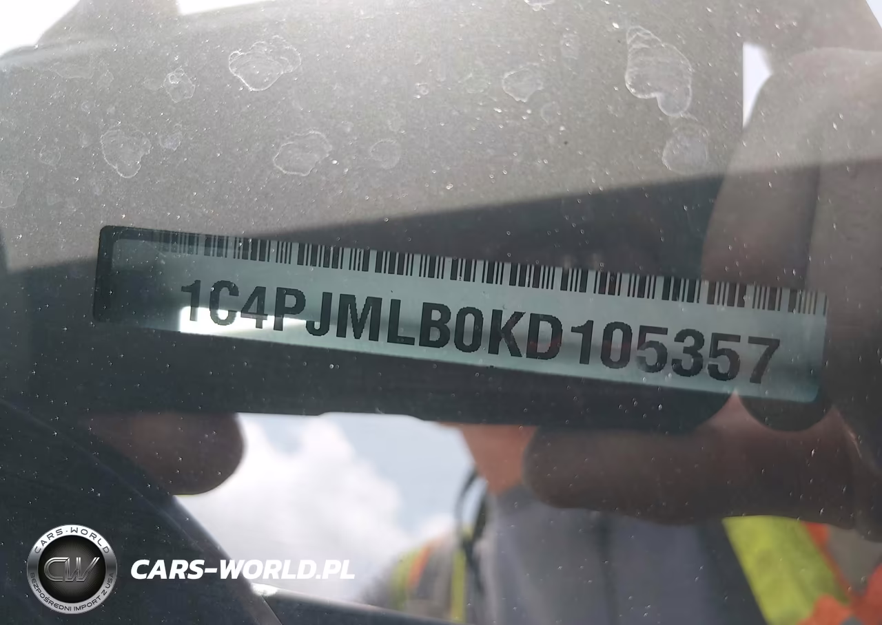 2019 Jeep Cherokee Latitude Plus 4X4 VIN:1C4PJMLB0KD105357 - 9